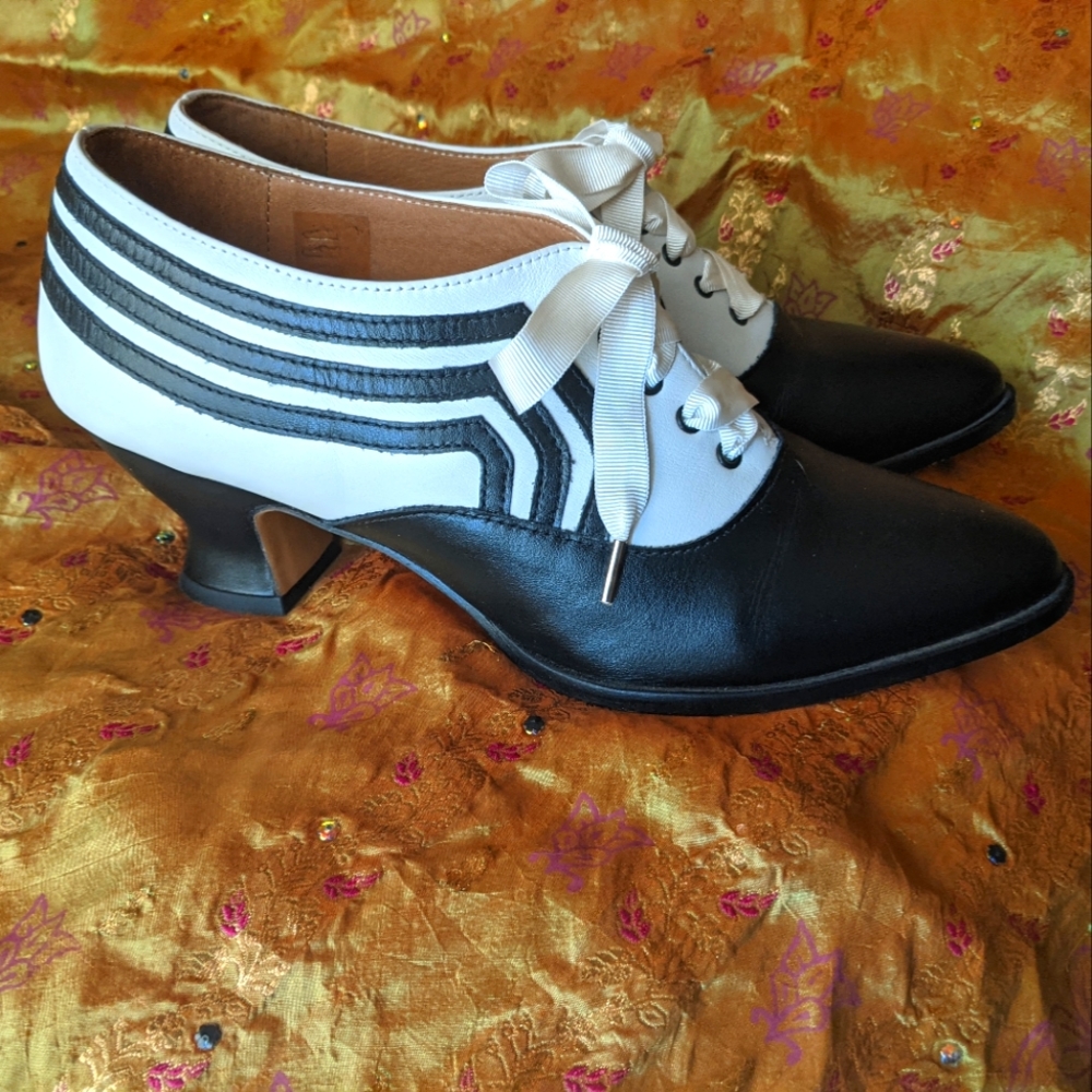Bernadette Oxfords by American Duchess Black/Ivory Size 10